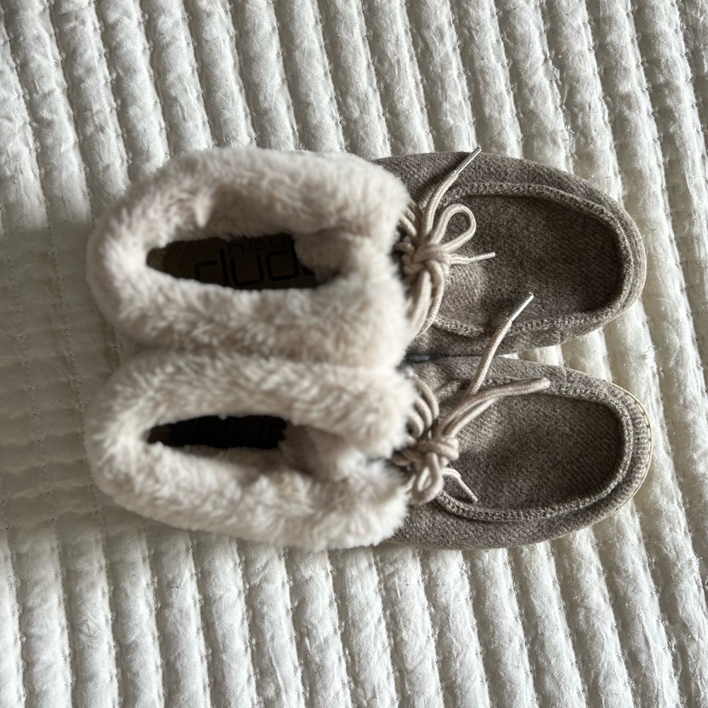 Hey Dude Women's Cozy Slip ons
